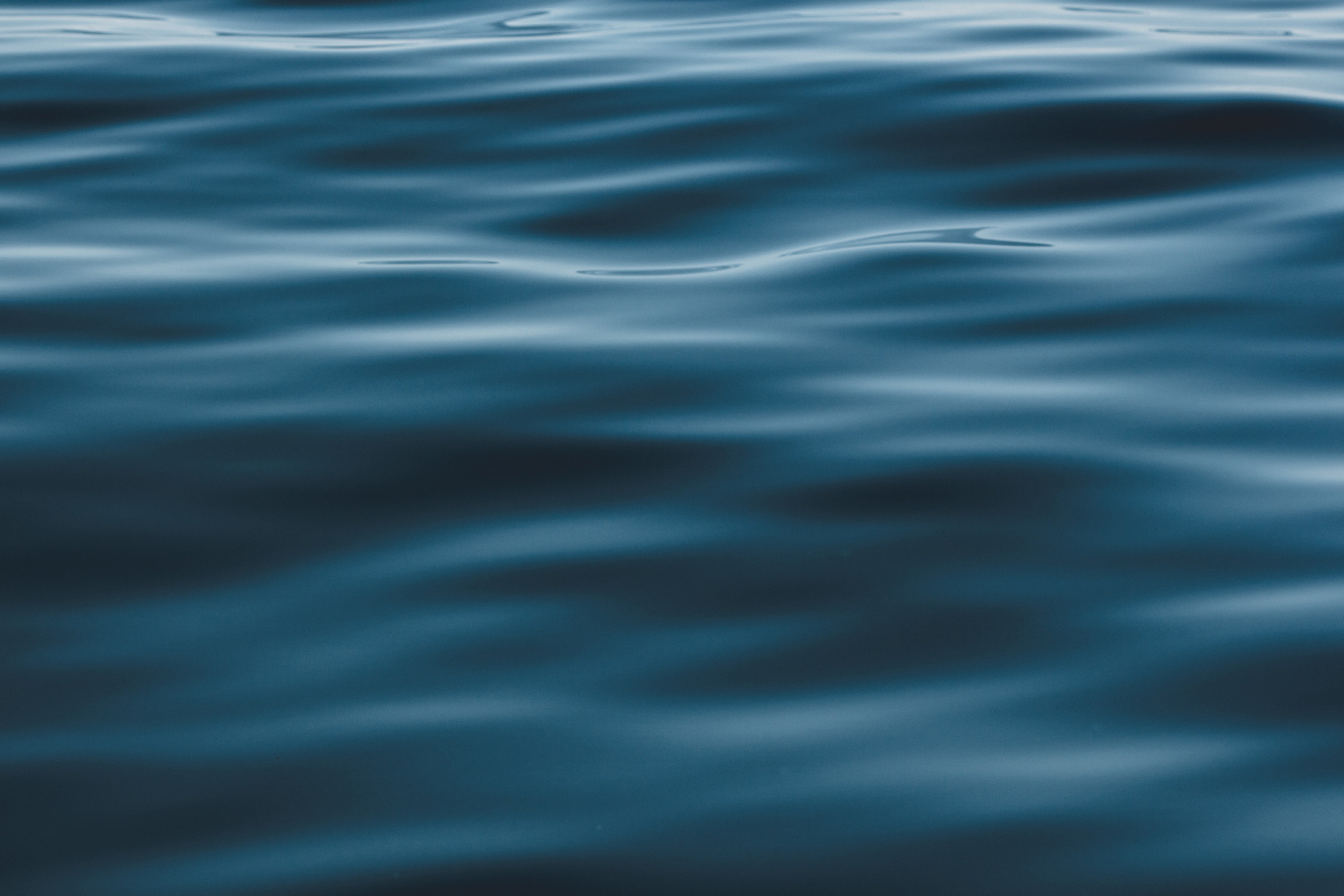 Blue ocean waves