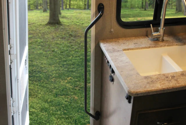 FM3571_BENT_HANDLE_RV_APPLICATION-2000x1350-d8c5fb4.png