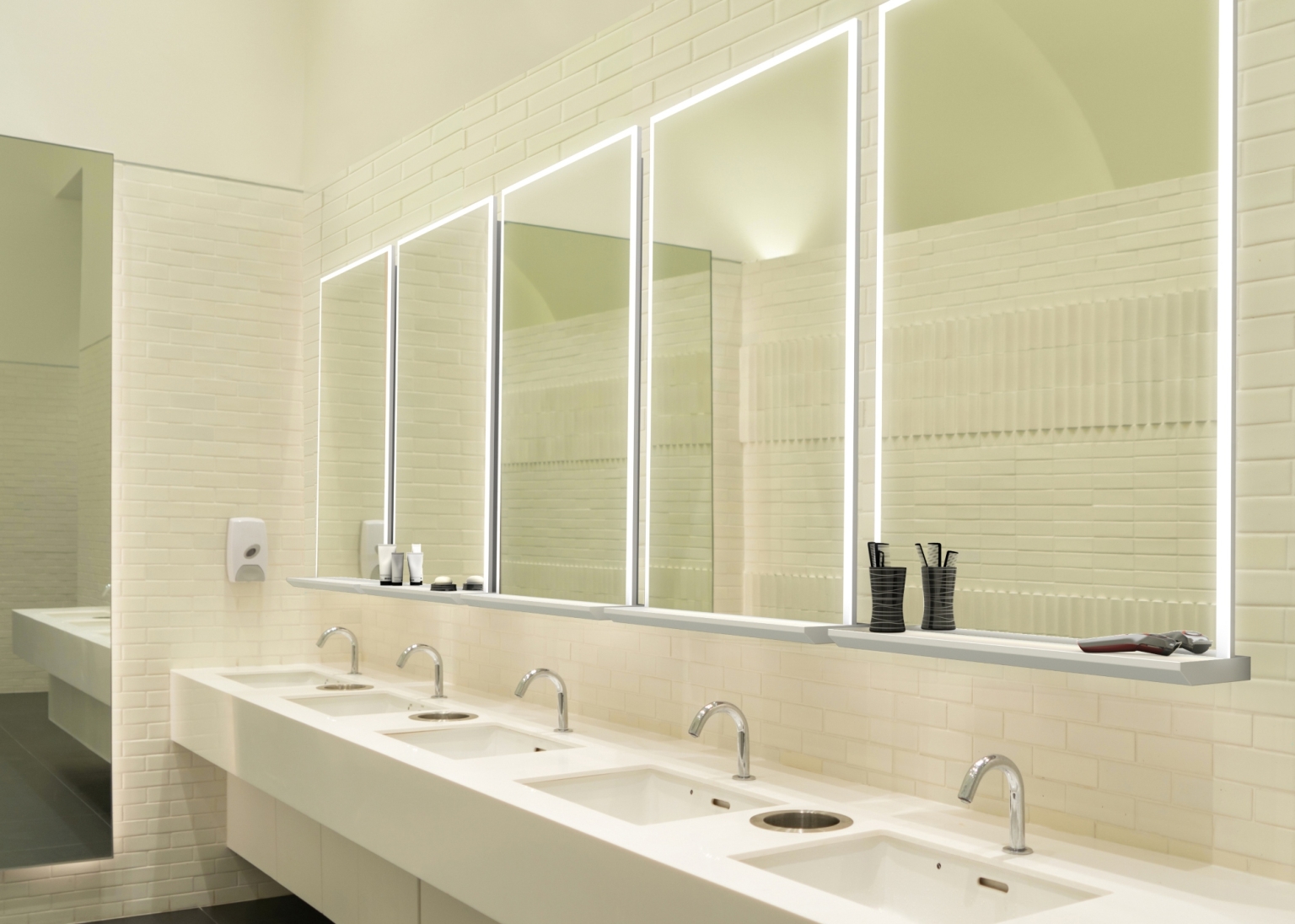 2024 Mirror Showcase: Explore New Styles